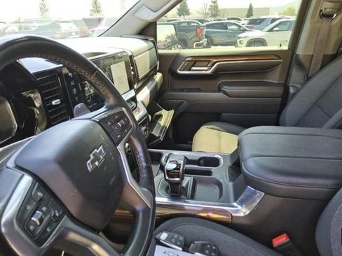 Used 2023 Chevrolet Silverado 1500 LT Trail Boss AWD/4WD image 7