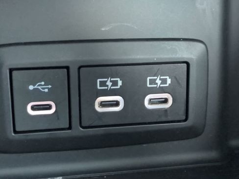 Used 2024 Toyota Venza Limited image 21