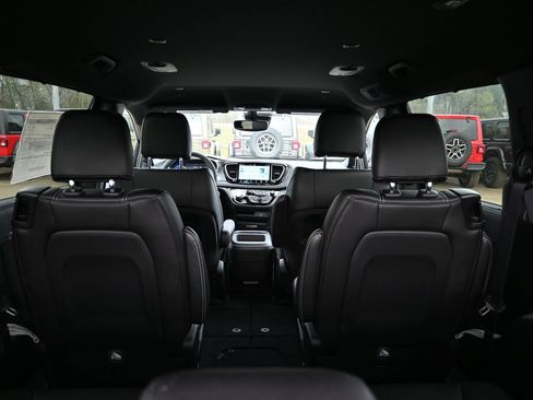 New 2026 Chrysler Pacifica Select w/ S Appearance Package image 22