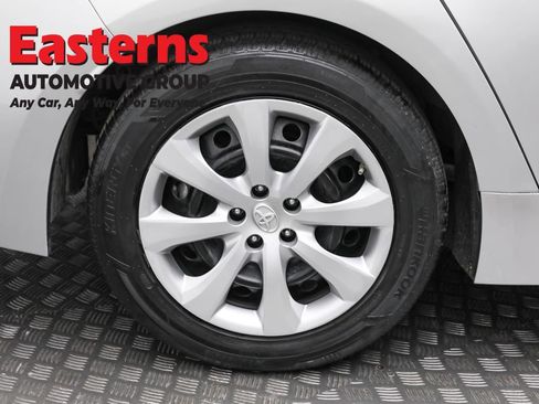 Used 2022 Toyota Corolla LE FWD image 30