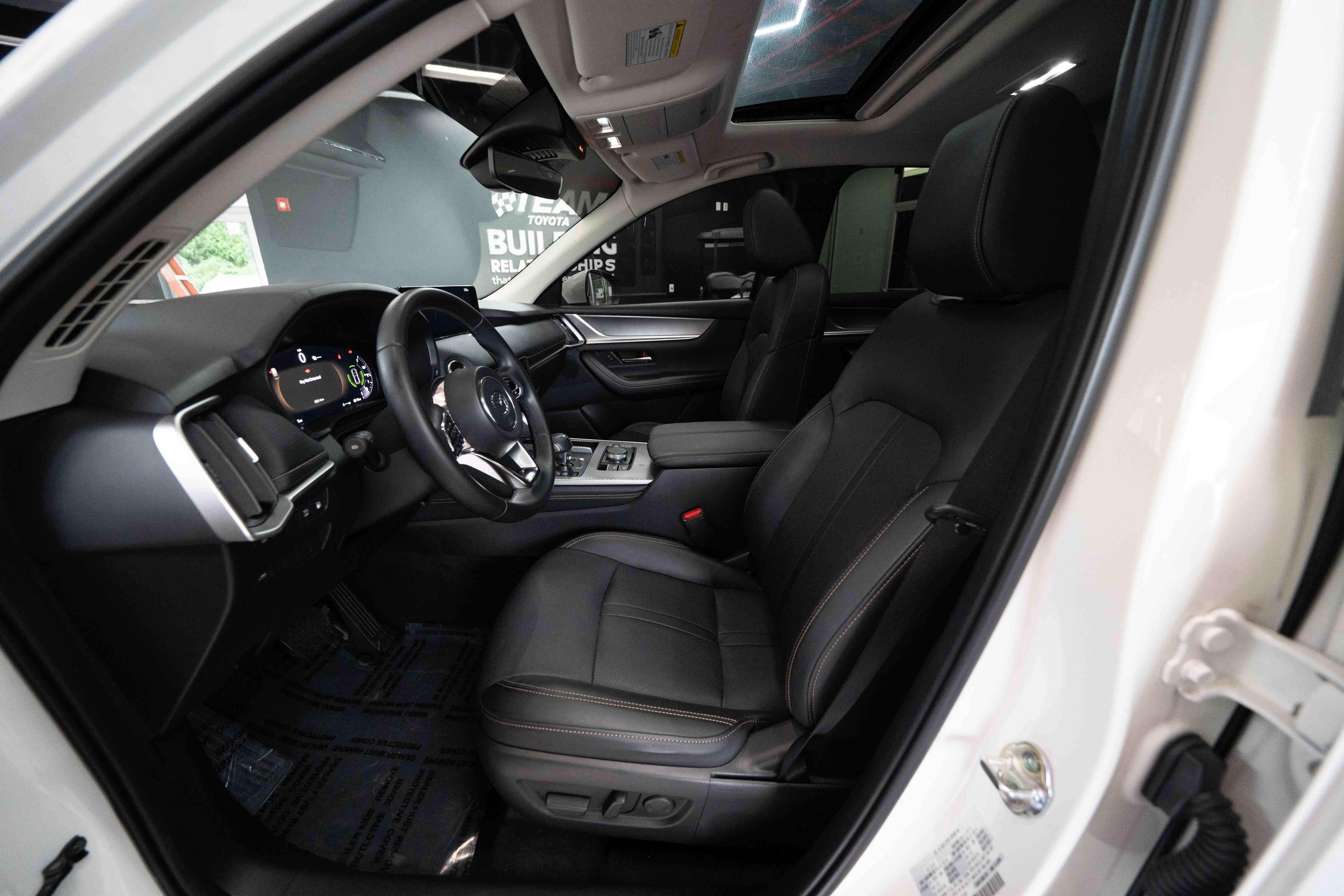 Used 2024 MAZDA CX-90 Plug-In Hybrid w/ Preferred AWD/4WD image 9