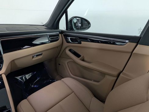 Certified 2025 Porsche Macan S image 23