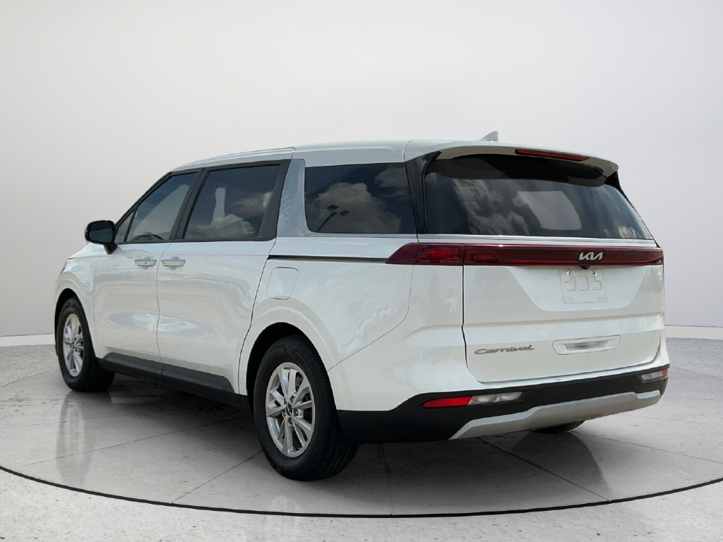 Used 2022 Kia Carnival LX FWD image 4