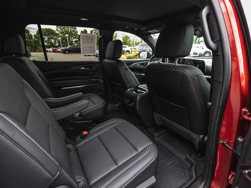 Used 2025 Chevrolet Traverse LT w/ Sun and Wheel Package AWD/4WD image 29