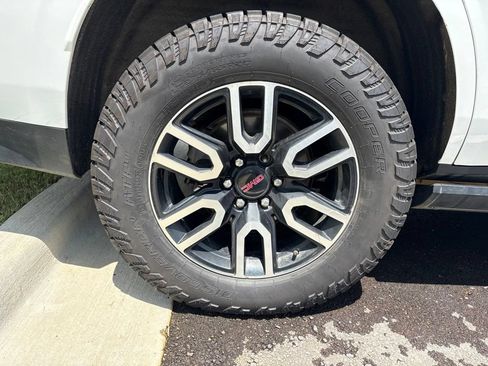Used 2022 GMC Yukon AT4 w/ AT4 Premium Package AWD/4WD image 5