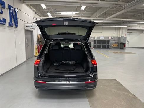 Used 2024 Volkswagen Tiguan SE AWD/4WD image 9
