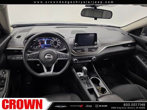 Used 2024 Nissan Altima 2.5 SV FWD image 16