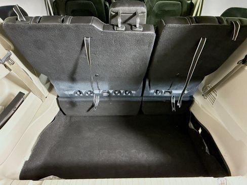 Used 2023 Chrysler Pacifica Touring-L FWD image 33
