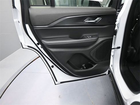 New 2025 Jeep Grand Cherokee Laredo image 38