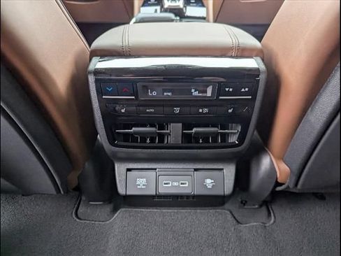Used 2024 Acura MDX SH-AWD w/ Advance Package image 19