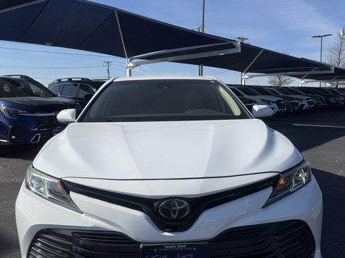 Used 2019 Toyota Camry LE image 2