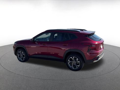 Used 2025 Chevrolet Trax LT w/ LT Convenience Package image 10