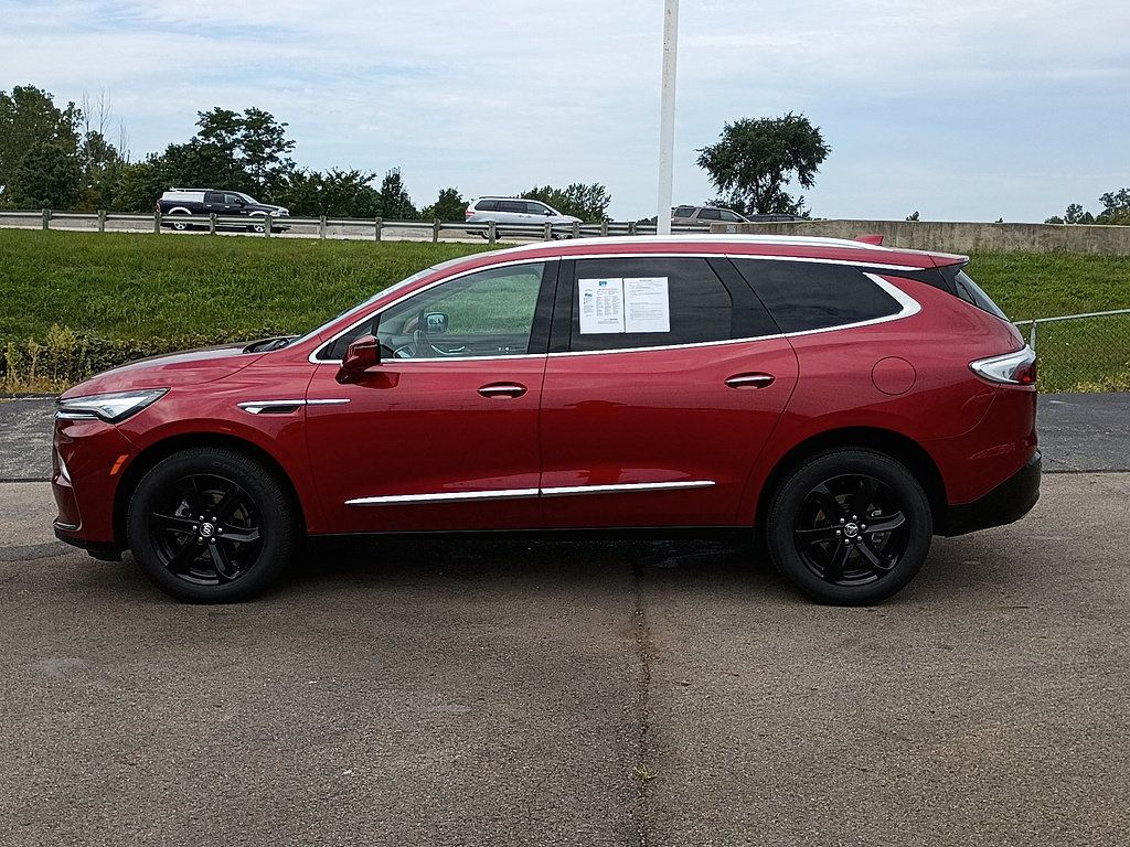 Used 2023 Buick Enclave Essence w/ Sport Touring Edition FWD image 7