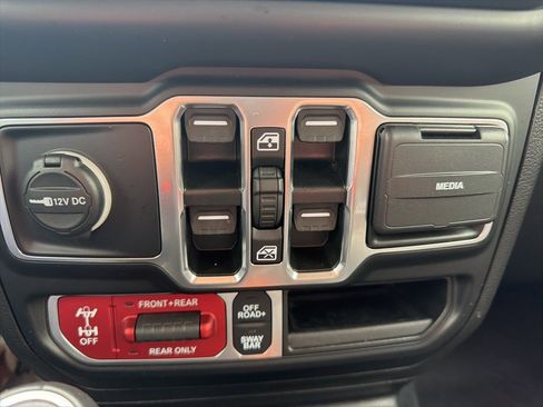 Used 2022 Jeep Gladiator Rubicon w/ Cold Weather Group image 27