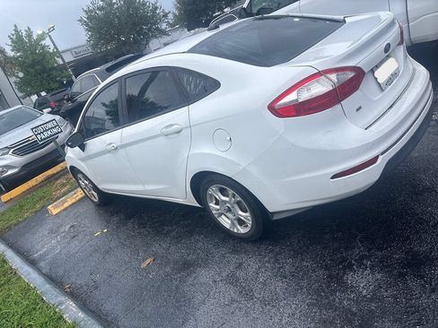 Used 2016 Ford Fiesta SE FWD image 4