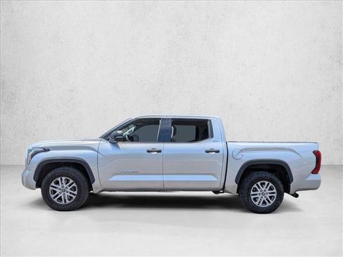 Used 2022 Toyota Tundra SR5 w/ Convenience Package image 5