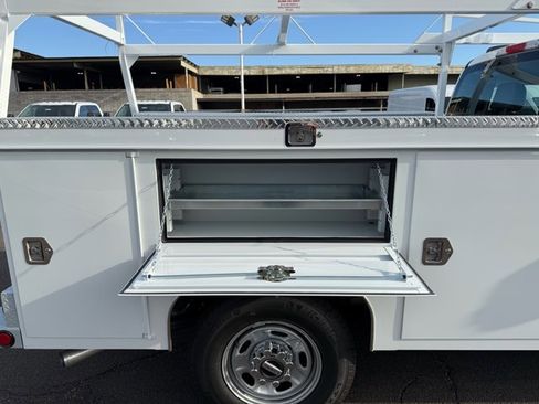 New 2026 Ford F250 XL w/ XL Chrome Package image 8