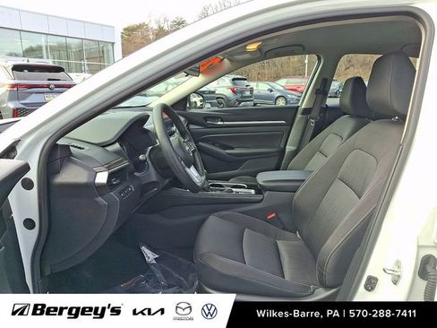 Used 2023 Nissan Altima 2.5 SV image 15