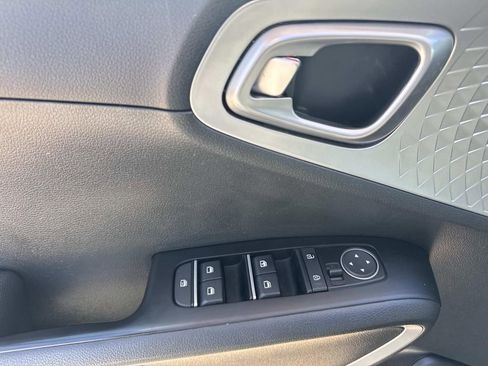 Used 2023 Kia Soul S image 21