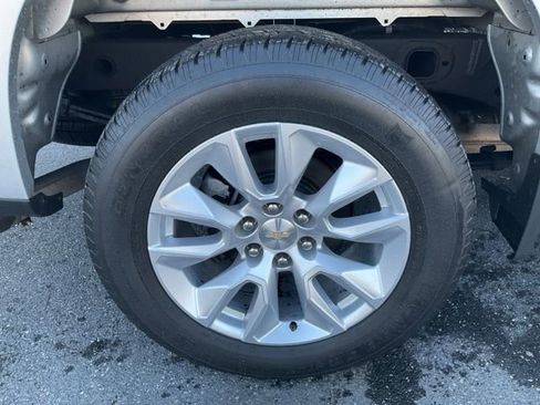 Certified 2022 Chevrolet Silverado 1500 Custom w/ LPO, Dark Essentials Package AWD/4WD image 17