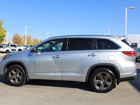 Used 2017 Toyota Highlander Limited Platinum image 4