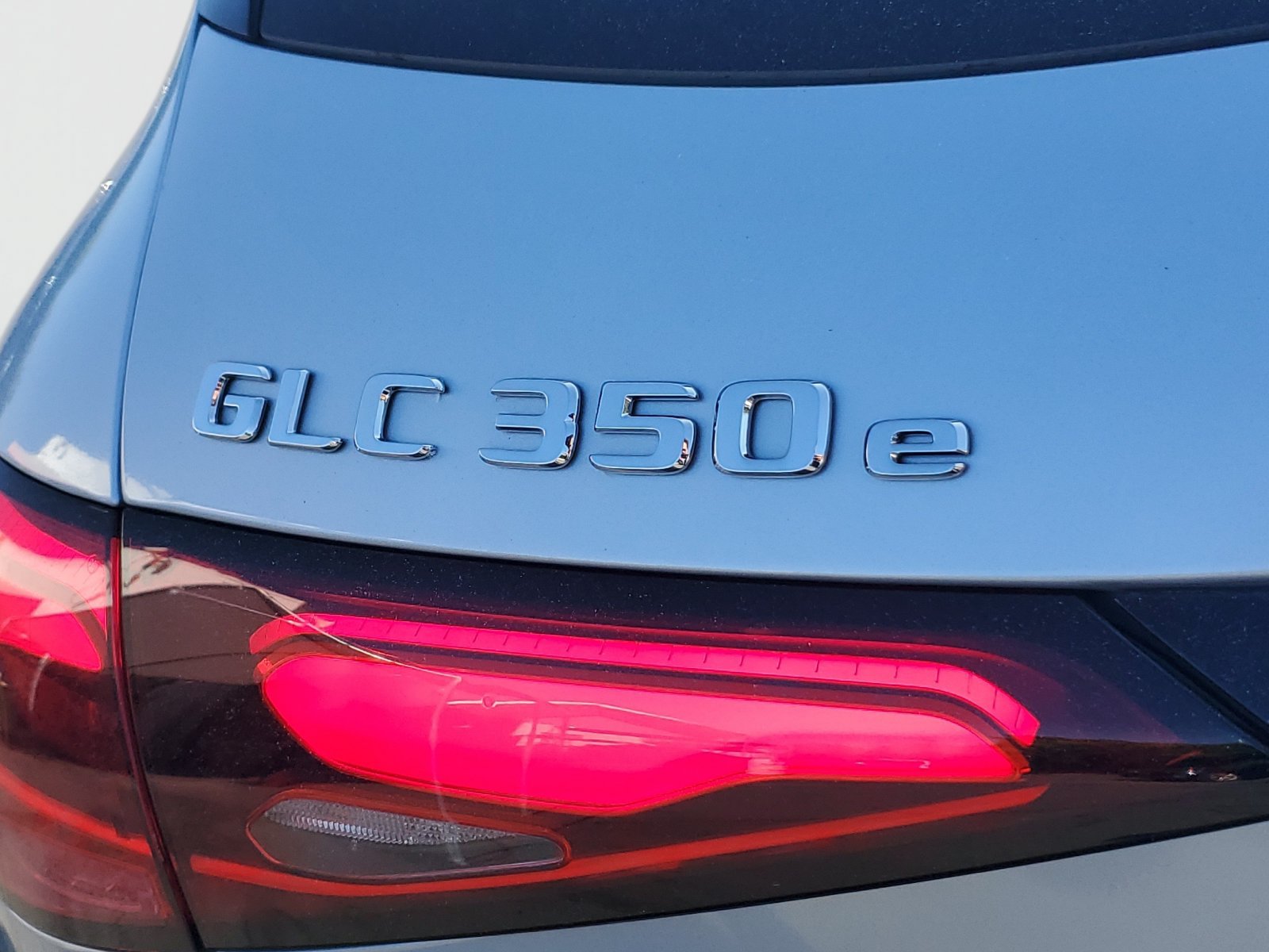 Used 2025 Mercedes-Benz GLC 350e 4MATIC image 7