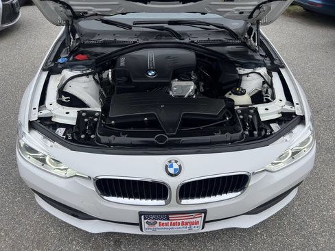 Used 2018 BMW 320i xDrive Sedan w/ Convenience Package AWD/4WD image 37