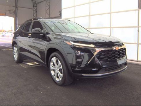 Used 2025 Chevrolet Trax LT w/ Driver Confidence Package FWD image 4