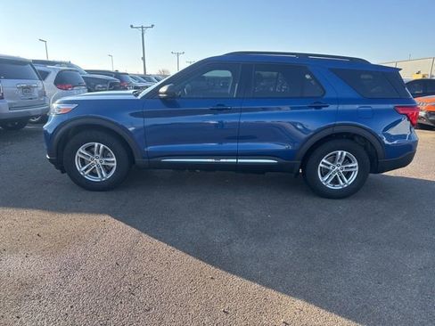 Used 2022 Ford Explorer XLT w/ Class IV Trailer Tow Package image 3