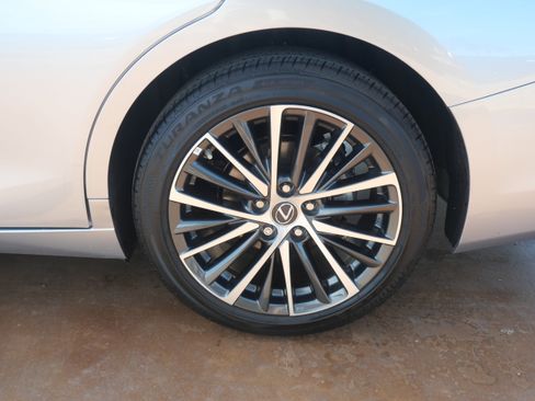 Used 2025 Lexus ES 300h w/ Premium Package image 7