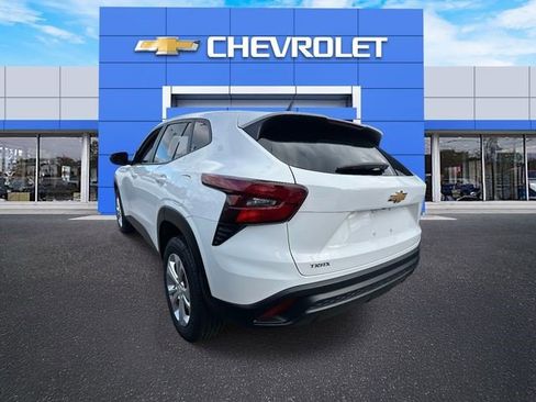 Certified 2024 Chevrolet Trax LS w/ Driver Confidence Package image 5