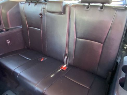 Certified 2025 Toyota Highlander XLE image 19