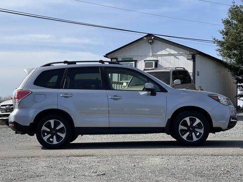 Used 2018 Subaru Forester 2.5i Premium w/ All-Weather Package image 2