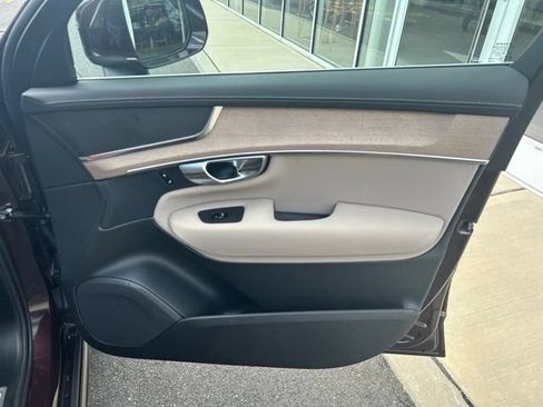 Used 2025 Volvo XC90 B5 Core AWD/4WD image 14