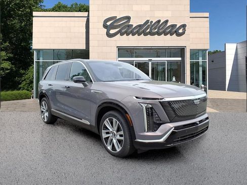 New 2026 Cadillac Vistiq Luxury w/ LPO, Floor Liner Package image 7