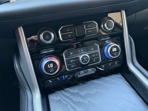 Used 2023 GMC Yukon XL Denali w/ Advanced Technology Package AWD/4WD image 30
