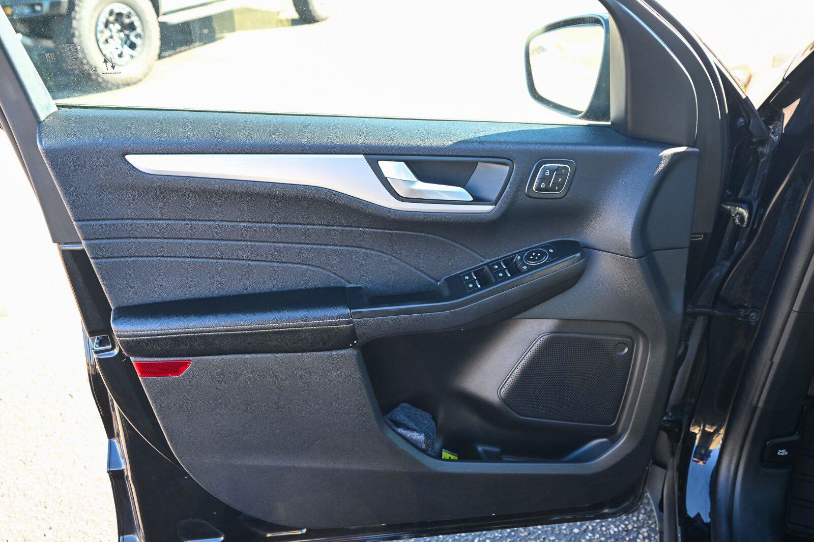 Certified 2025 Ford Escape Platinum AWD/4WD image 21