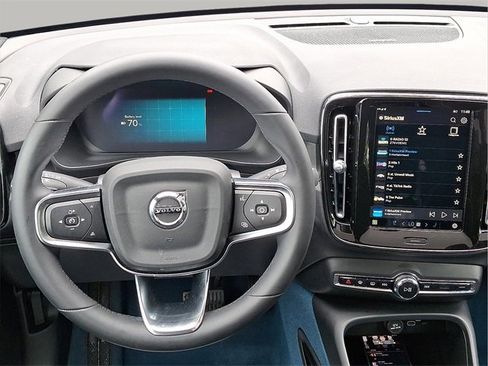 Certified 2022 Volvo C40 P8 Recharge Ultimate image 10