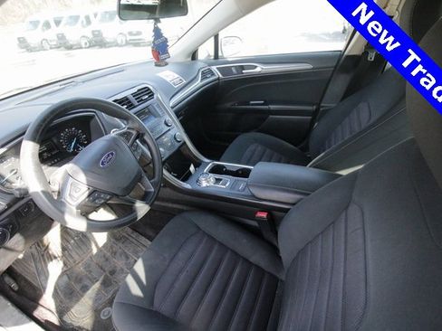 Used 2017 Ford Fusion SE image 4