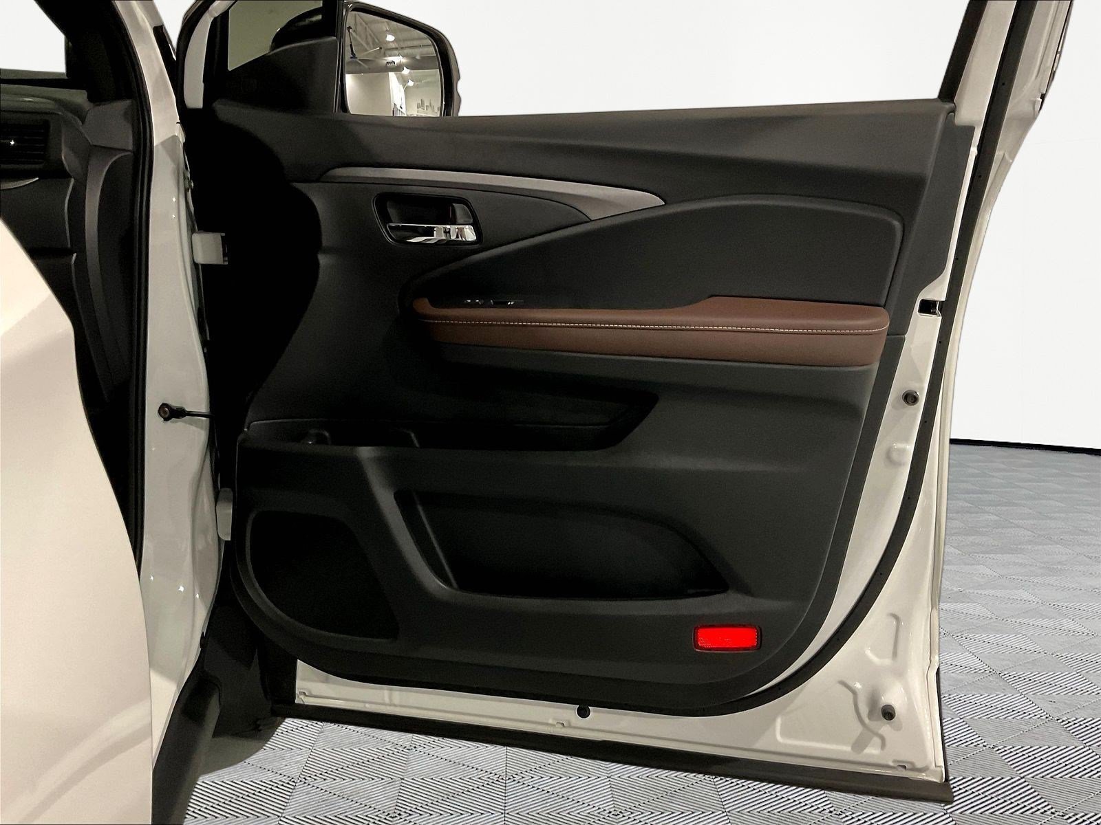 Certified 2025 Honda Ridgeline RTL+ image 29