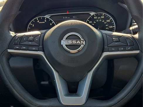 Used 2025 Nissan Altima 2.5 SV FWD image 10
