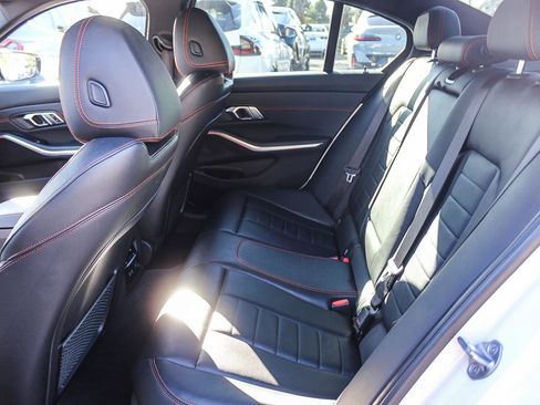 Used 2019 BMW 330i Sedan w/ Premium Package image 18