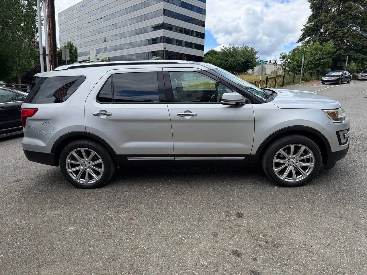 Used 2016 Ford Explorer Limited AWD/4WD image 9