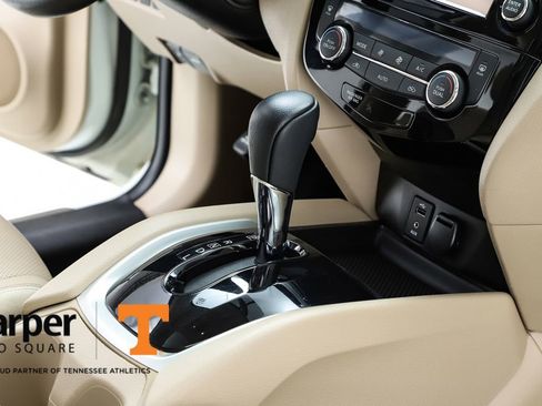 Used 2016 Nissan Rogue SL image 34