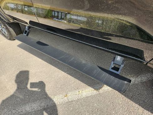 Used 2024 Chevrolet Colorado Z71 w/ Z71 Convenience Package 2 image 24