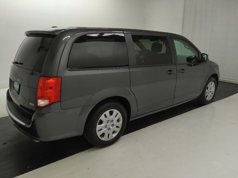 Used 2019 Dodge Grand Caravan SE w/ UConnect Hands-Free Group FWD image 10
