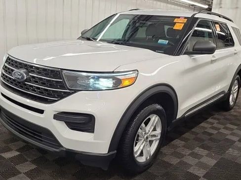 Used 2022 Ford Explorer XLT AWD/4WD image 1
