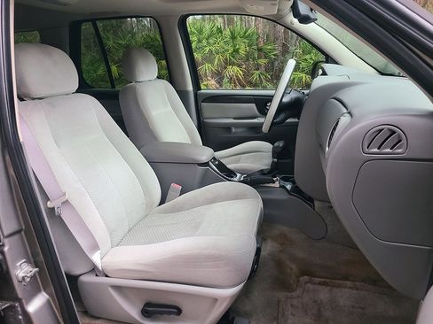 Used 2007 GMC Envoy SLE image 16