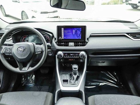 Used 2025 Toyota RAV4 XLE AWD/4WD image 12