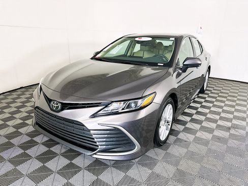 Certified 2022 Toyota Camry LE FWD image 7